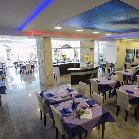 Hotel Roma Марина ди Маса Екстериор снимка