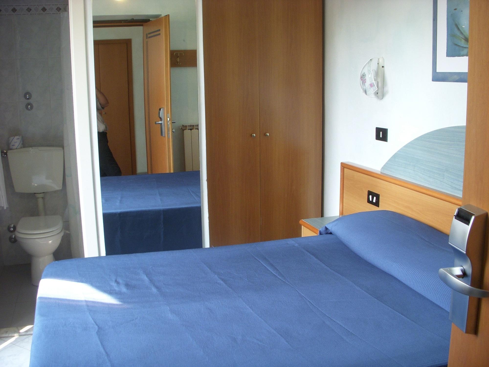 Hotel Roma Марина ди Маса Екстериор снимка
