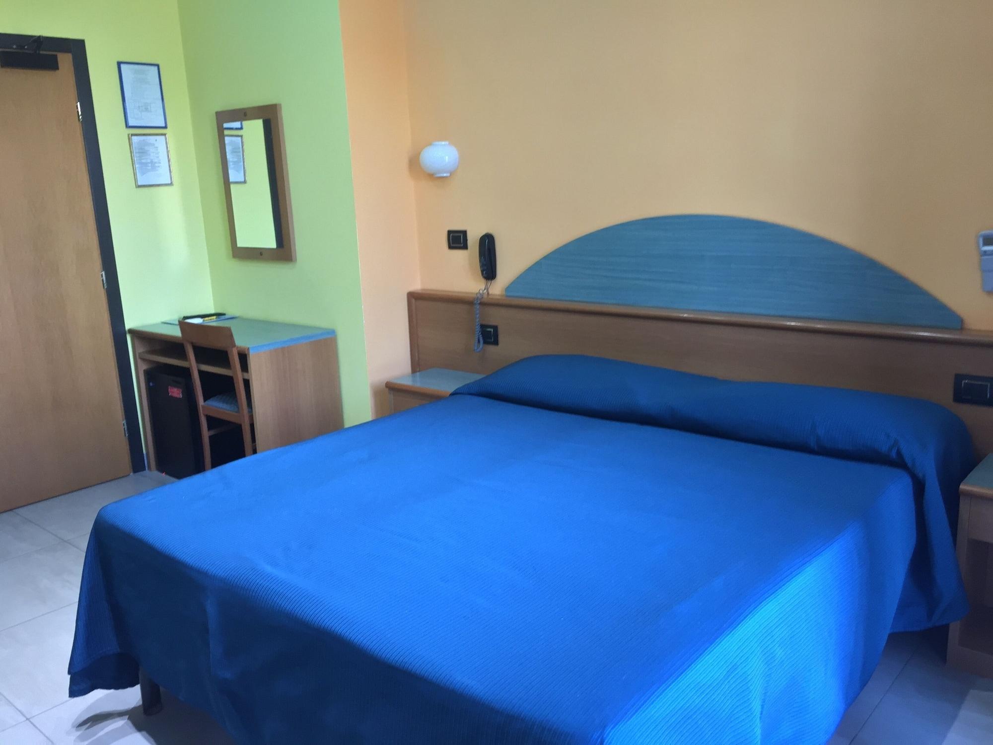 Hotel Roma Марина ди Маса Екстериор снимка