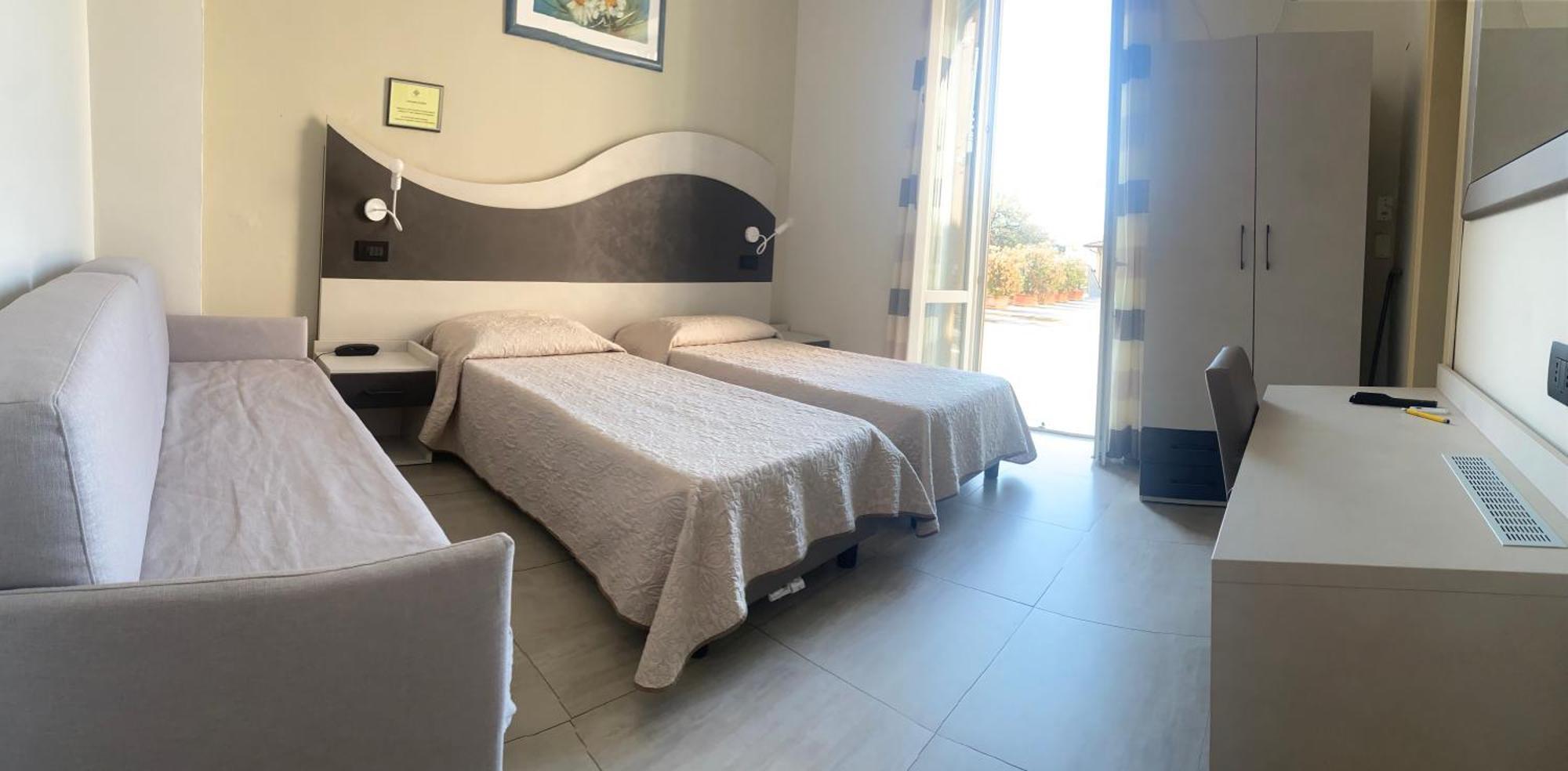 Hotel Roma Марина ди Маса Екстериор снимка