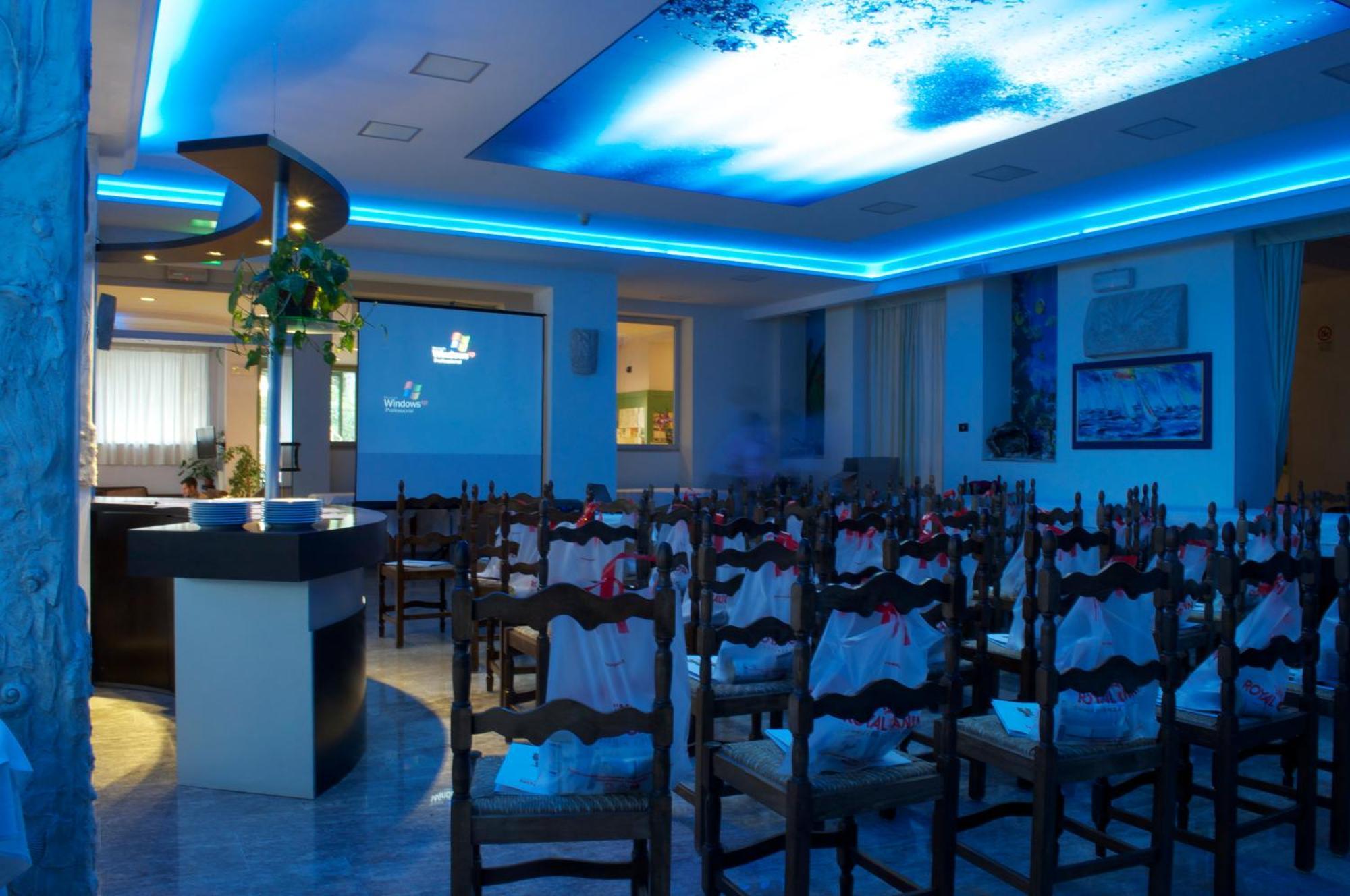 Hotel Roma Марина ди Маса Екстериор снимка