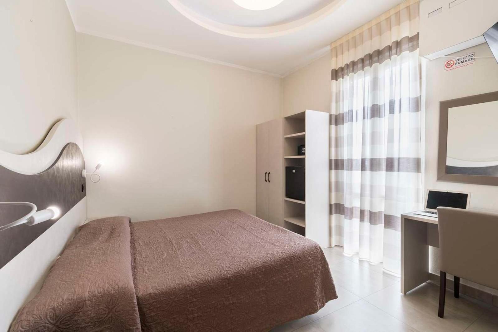 Hotel Roma Марина ди Маса Екстериор снимка