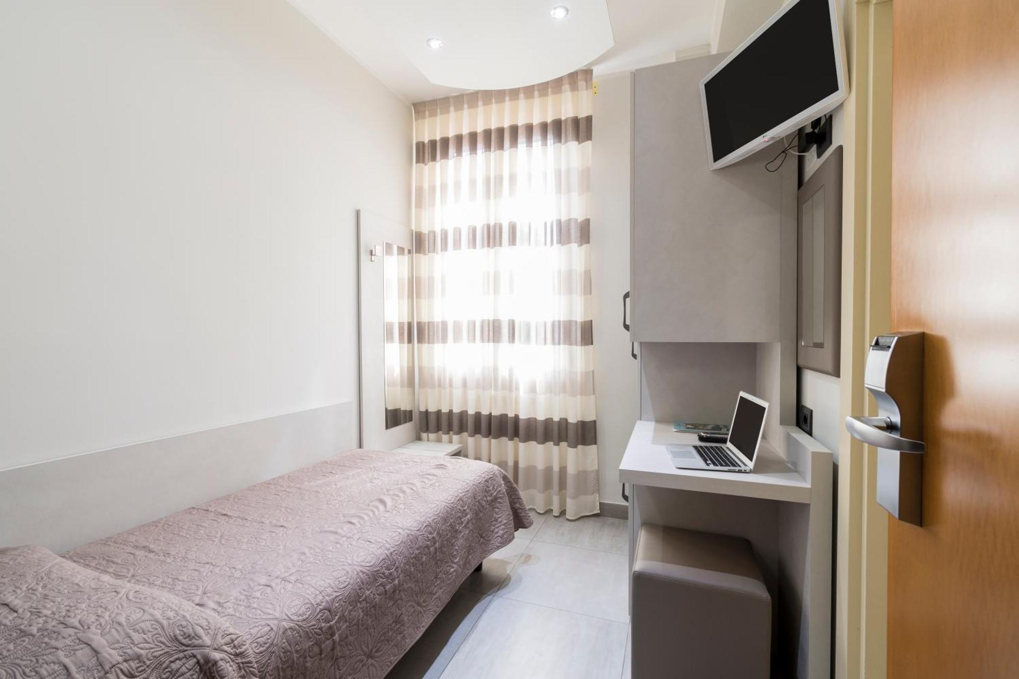 Hotel Roma Марина ди Маса Екстериор снимка