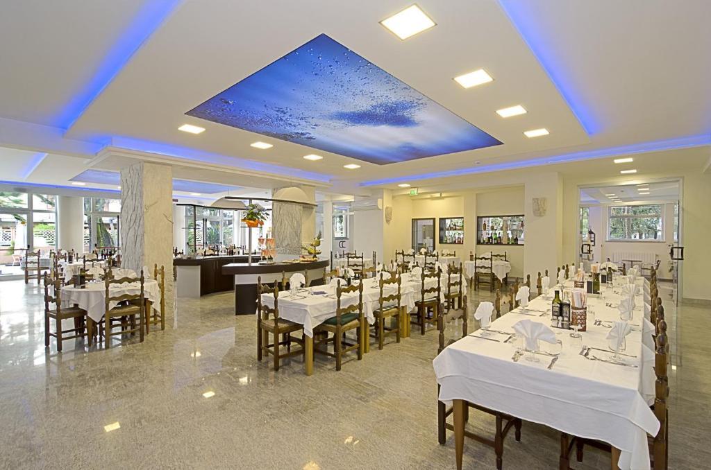 Hotel Roma Марина ди Маса Екстериор снимка