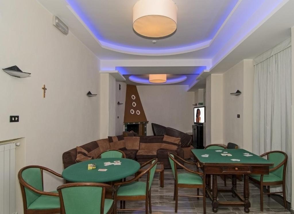 Hotel Roma Марина ди Маса Екстериор снимка
