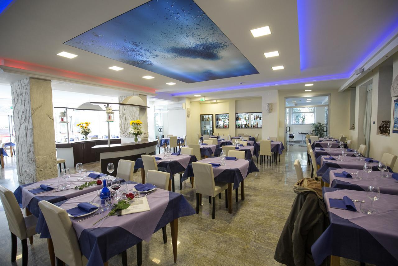 Hotel Roma Марина ди Маса Екстериор снимка
